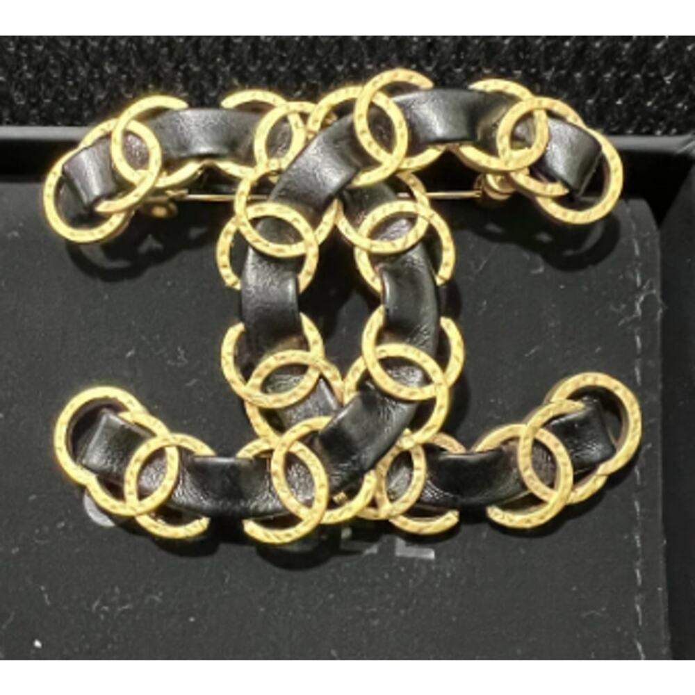 CHANEL Gold and Black Leather Braided Leather CC Brooch Autumn 2023 (CCXX012) - Picture 2 of 7